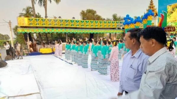 (ယမန်နေ့က စစ်ကောင်စီ၏ ဟန်ပြသင်္ကြန်ပွဲအတွက် မြို့တော်မဏ္ဍပ်အစမ်းလေ့ကျင့်နေကြစဥ်။ ဓာတ်ပုံ - စကစ)