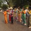 ငါန်းဇွန်မြို့ပေါ် စစ်ကောင်စီမဏ္ဍပ်ရှေ့တွင် ရေကစားနေသော စစ်ကောင်စီဝန်ထမ်းများ။ ဓာတ်ပုံ-Cj