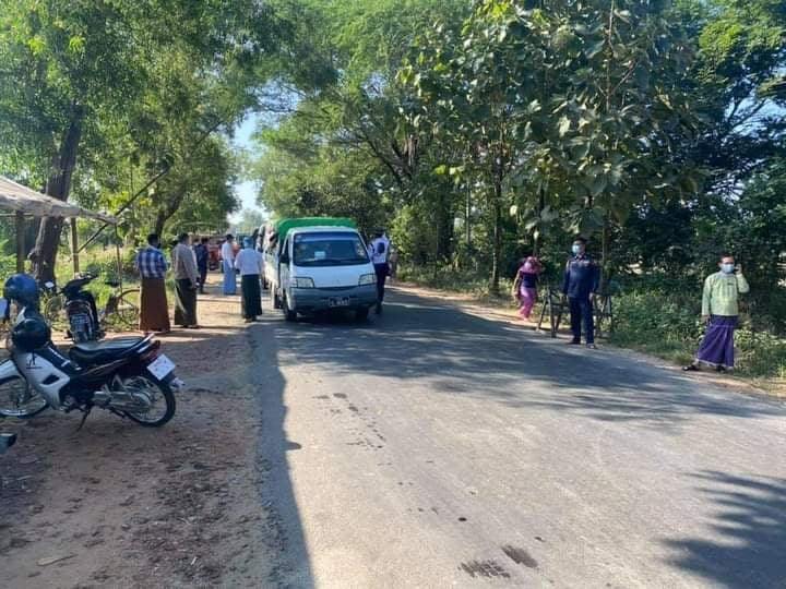 (ပုံဟောင်း – ခရမ်းမြို့အဝင် ဒေးပေါက်လမ်းဆုံ စစ်ဆေးရေးဂိတ်တွင် ယခင်က ကျန်းမာရေး စစ်ဆေးမှု ပြုလုပ်နေစဥ်၊ ဓာတ်ပုံ – CJ)
