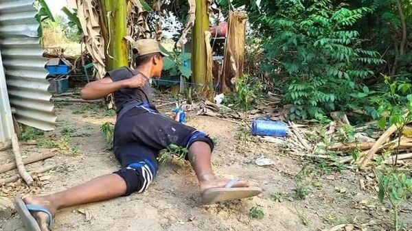 စစ်ကောင်စီစစ်ကြောင်းအား မိုင်းဆွဲတိုက်ခိုက်ရန် စောင့်ဆိုင်းနေသော ခင်ဦးအခြေစိုက် PDF ရဲဘော်များအား တွေ့ရစဥ်။ ဓာတ်ပုံ - Kurdaf