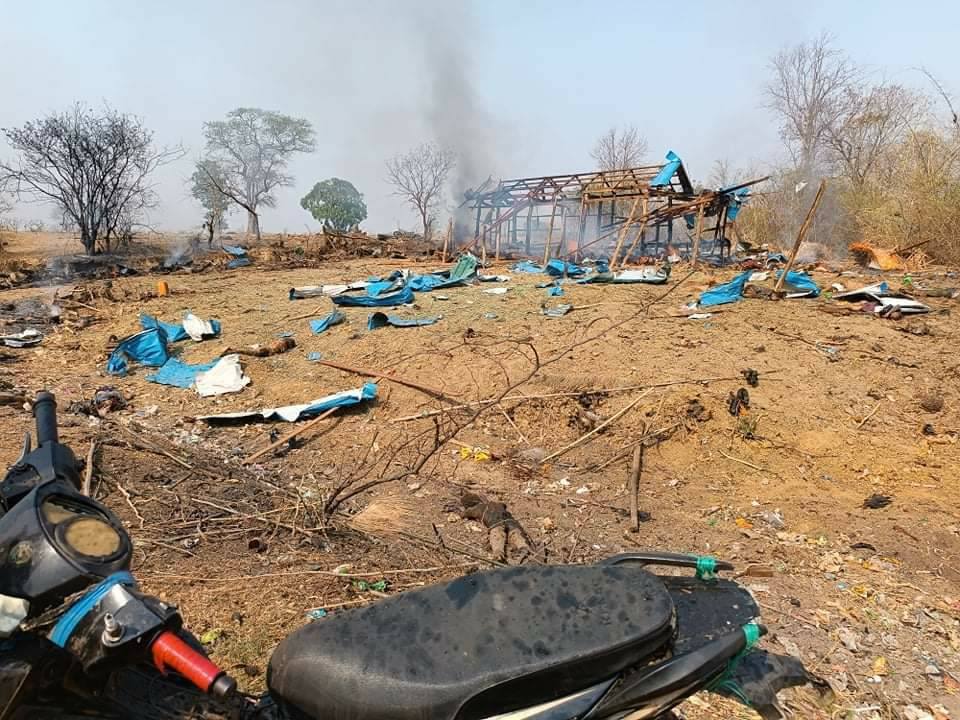 (ကန့်ဘလူနယ် စဇီကြီးရွာအား လေ ကြောင်းမှ တိုက်ခိုက်ခံရပြီး နောက်မြင်ကွင်း။ ဓာတ်ပုံ-CJ)