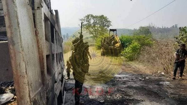 (၂၀၂၂ ခုနှစ်တွင် ဖရူဆို၌ စစ်ကောင်စီယာဥ်တန်းအား တိုက်ခိုက်သိမ်းပိုက်နိုင်ခဲ့သည့် ပုံဟောင်းဖြစ်သည်။ ဓါတ်ပုံ-KNDF)