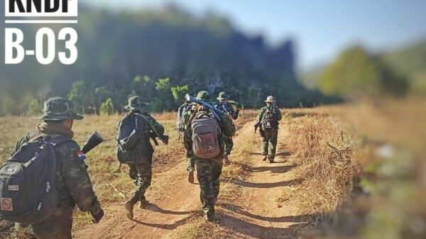 (KNDF - ဖယ်ခုံဇုန်မှ ရဲဘော်များအား တွေ့ရစဥ်။ ဓာတ်ပုံ - KNDF)