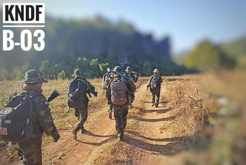 (KNDF - ဖယ်ခုံဇုန်မှ ရဲဘော်များအား တွေ့ရစဥ်။ ဓာတ်ပုံ - KNDF)