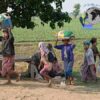 (ထွက်ပြေး တိမ်းရှောင်နေရသော ခင်ဦးနယ်မှ ပြည်သူများအား တွေ့ရစဥ်။ ဓာတ်ပုံ-ခင်ဦးမြို့နယ် သတင်းမှန်ပြန်ကြားရေး)