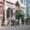 (မန္တလေးမြို့ရှိ စစ်အုပ်စုပိုင် မြဝတီဘဏ်၌ လုံခြုံရေးယူနေသည့် စစ်ကောင်စီလက်ပါးစေများအား တွေ့ရစဥ်။ ဓာတ်ပုံ - CJ)