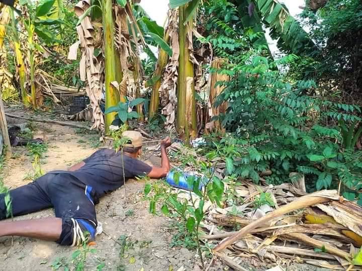 စစ်ကောင်စီစစ်ကြောင်းအား မိုင်းဆွဲတိုက်ခိုက်ရန် စောင့်ဆိုင်းနေသော ခင်ဦးအခြေစိုက် PDF ရဲဘော်များအား တွေ့ရစဥ်။ ဓာတ်ပုံ - Kurdaf