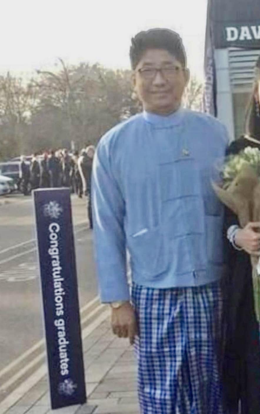 (အသတ်ခံရသော ဒုညွှန်ကြားရေးမှူးချုပ် အငြိမ်းစားဗိုလ်မှူးကြီး စိုင်းကျော်သူအား တွေ့ရစဉ်။ ဓာတ်ပုံ - ပေးပို့)