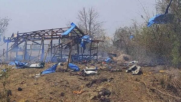 ပဇီကြီးရွာကို စစ်တပ်က လေကြောင်းမှတိုက်ခိုက်ပြီးနောက် အပျက်အစီးများကို တွေ့ရစဥ်။ဓါတ်ပုံ-CJ