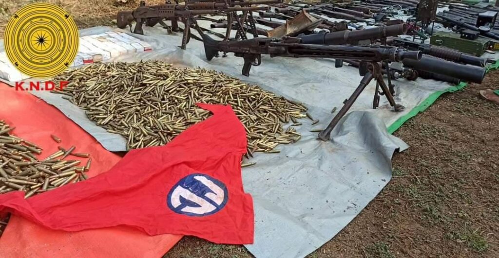 (ကရင်နီတပ်များသိမ်းဆည်းရရှိသော လက်နက်ခဲယမ်းများ။ ဓါတ်ပုံ-KNDF)