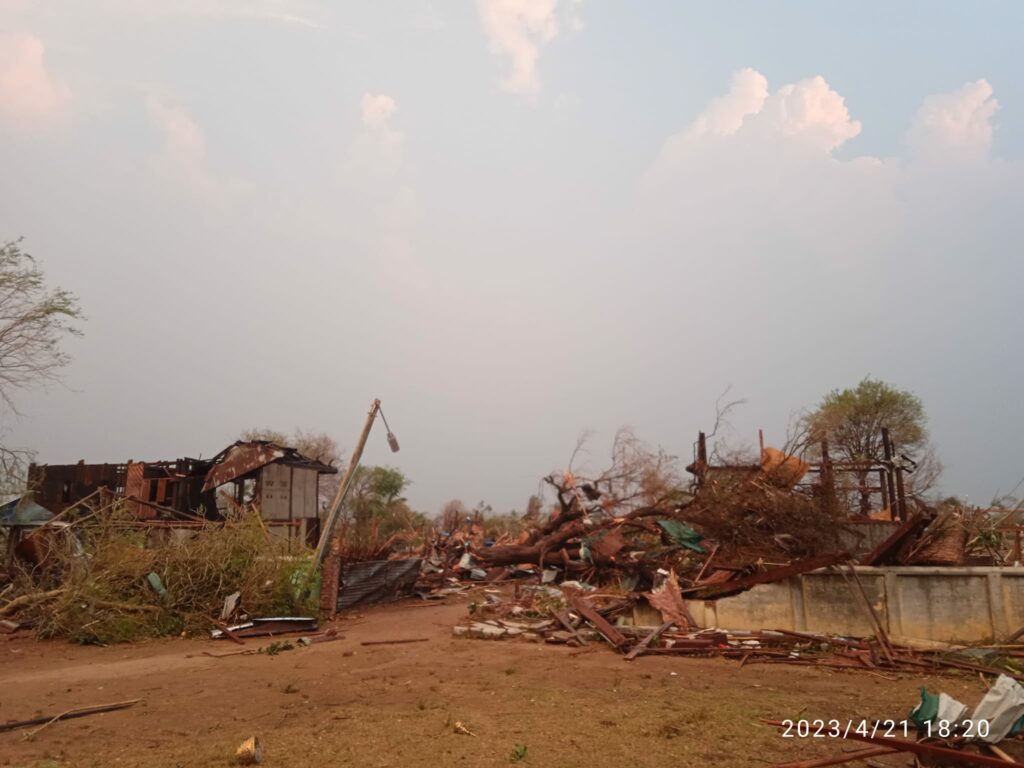 ဓာတ်ပုံ − Hlai Minn Ht/FB ၊ ဒို့လယ်ဝေးပရဟိတလူငယ်များအသင်း ၊မီးသတ်