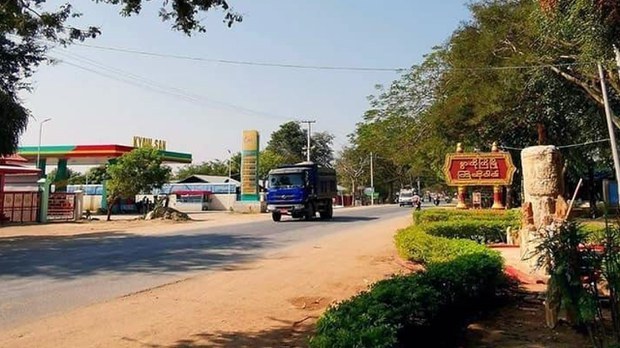(မန္တလေးတိုင်း၊ နွားထိုးကြီးမြို့အဝင် တစ်နေရာအား တွေ့ရစဉ်။ဓာတ်ပုံ - CJ)