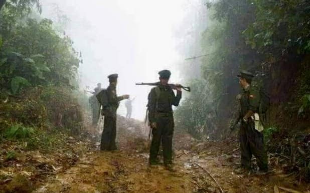 (ရှေ့တန်းတစ်နေရာတွင် တွေ့ရသော KIA တပ်သားများ။ ဓာတ်ပုံ - CJ)