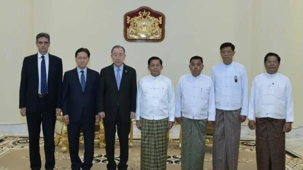 (အာဏာသိမ်းစစ်​ကောင်စီ​ခေါင်း​ဆောင်အချို့နှင့်ဘန်ကီမွန်းဦး​ဆောင်​သောကိုယ်စားလှယ်အဖွဲ့။ဓါတ်ပုံ-စစ်​ကောင်စီ)