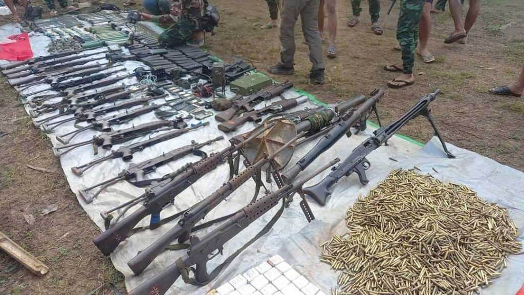 (ကရင်နီတပ်များသိမ်းဆည်းရရှိသော လက်နက်ခဲယမ်းများ။ ဓါတ်ပုံ-KNDF)