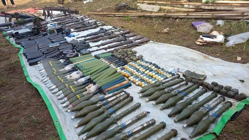 (ကရင်နီတပ်များသိမ်းဆည်းရရှိသော လက်နက်ခဲယမ်းများ။ ဓါတ်ပုံ-KNDF)