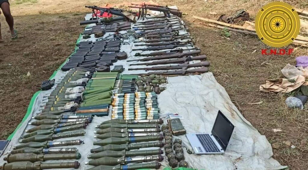 (ကရင်နီတပ်များသိမ်းဆည်းရရှိသော လက်နက်ခဲယမ်းများ။ ဓါတ်ပုံ-KNDF)