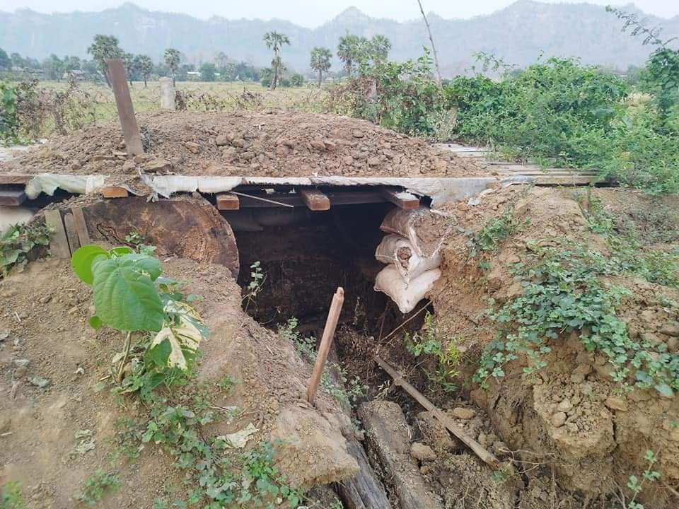 (စစ်တပ်နှင့် ပျူ ပူးပေါင်းစခန်းကို PDFများကတိုက်ခိုက်သိမ်းပိုက်ပြီး ရဟတ်ယာဥ်ကွင်းနှင့် ဘန်ကာများကိုဖျက်ဆီးခဲ့သည်။ဓါတ်ပုံ-MKPDF -2)