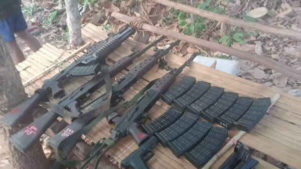 (စစ်ကောင်စီတပ်၏ မယ်စိထာ ဂိတ်စခန်းအား တိုက်ခိုက်သိမ်းပိုက်ဖျက်ဆီးပြီးနောက် သိမ်းဆည်းရမိသော လက်နက်ခဲယမ်းများအား တွေ့ရစဥ်။ ဓာတ်ပုံ - KNU)