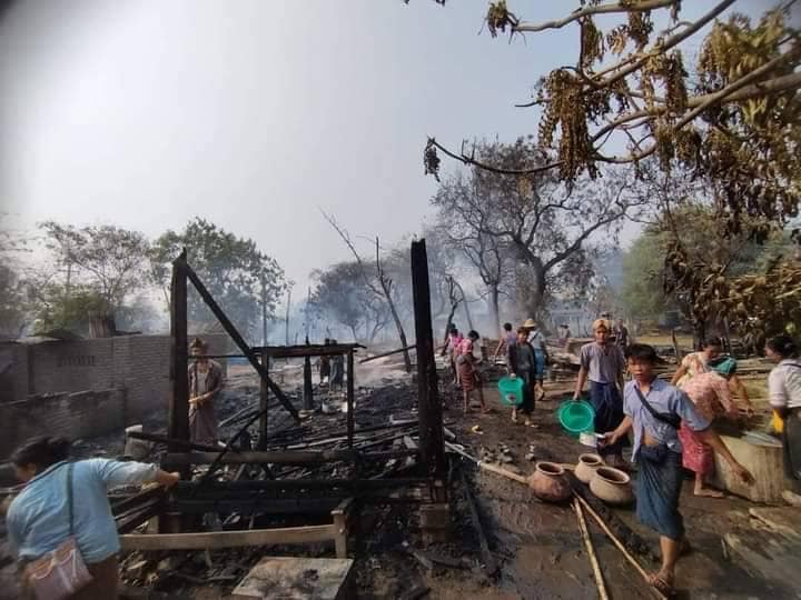 (မူးသာရွာအား စစ်ကောင်စီတပ်က မီးရှို့ဖျက်ဆီးသွားပြီးနောက် တွေ့ရစဥ်။ ဓာတ်ပုံ - စစ်ကိုင်းမြို့နယ် သတင်းမှန်ပြန်ကြားရေး)
