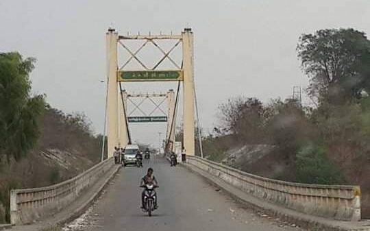 (ပွင့်ဖြူမြို့နယ် ပုသိမ်-မုံရွာလမ်းပိုင်းမှ မဲဇလီတံတားအားတွေ့ရစဉ်(ပုံဟောင်း))