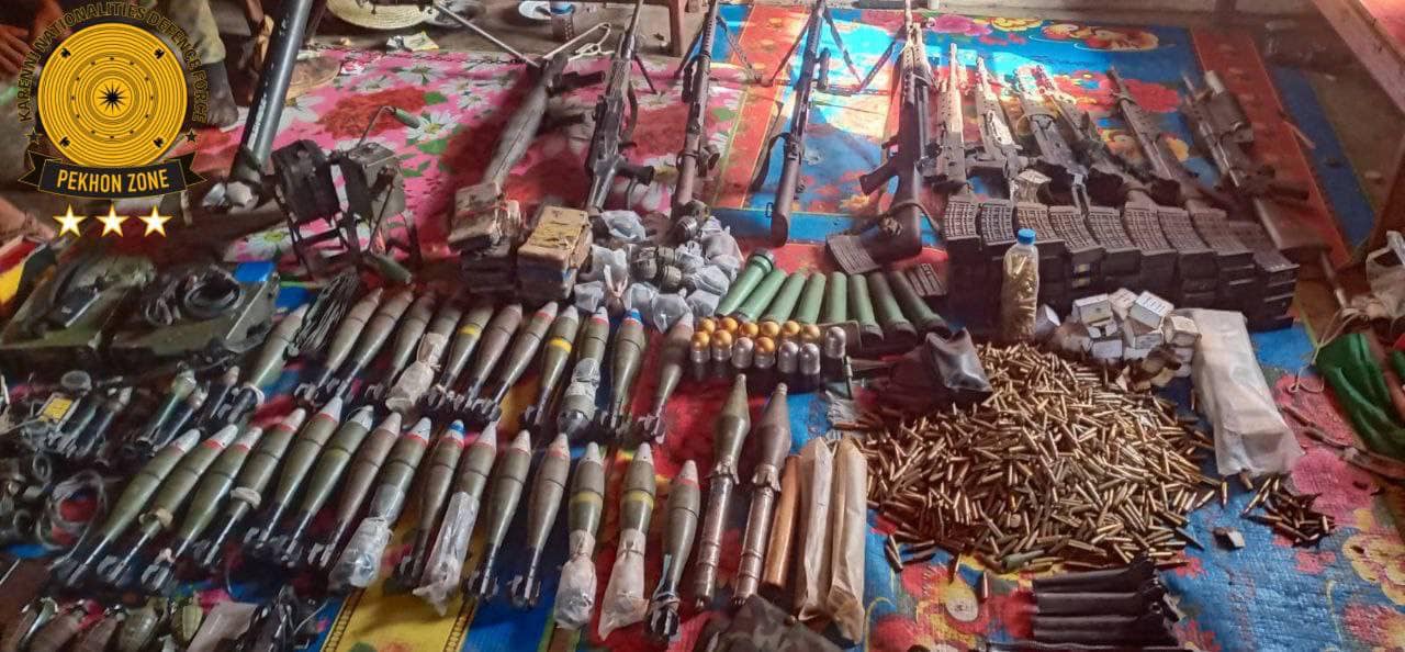 (ဖယ်ခုံ မြောက်စလုံးရွာ တိုက်ပွဲတွင် သိမ်းဆည်းနိုင်ခဲ့သည့် လက်နက်ခဲယမ်းများ။ ဓာတ်ပုံ - KNDF)