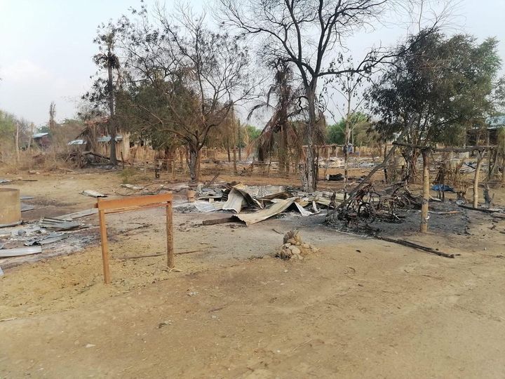 (လေကြောင်းတိုက်ခိုက်ခံရပြီးနောက် ဧပြီ ၂၃ရက်က ပဇီကြီးရွာ၏ မြင်ကွင်း။ ဓာတ်ပုံ - ပေးပို့)