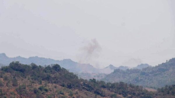 (စစ်ကောင်စီက လေယာဥ်ဖြင့် ဗုံးကြဲတိုက်ခိုက် နေသည့် ဒီးမော့ဆို အနောက်ဘက်ခြမ်းနေရာ အားတွေ့ရစဥ်။ ဓာတ်ပုံ - CJ)