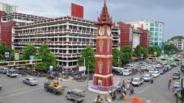 မန္တလေးမြို့တွင် အပူရှောင်သူများကြောင့် ဟိုတယ် များအခန်းပြည့်နေ၊ မြို့ခံများ ရေအခက်အခဲပါ ကြုံတွေ့နေရ