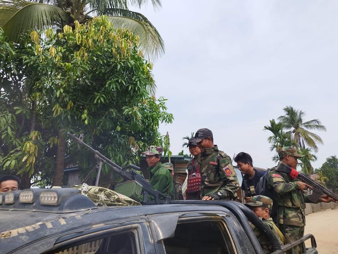 (ဟုမ္မလင်းပြည်သူ့ကာကွယ်​ရေးတပ်​ပေါင်းစုနှင့် ​ဖောင်းပြင်PDF နှင့် ပကဖ တပ်​ပေါင်းစု။ ဓါတ်ပုံ-HPDF)