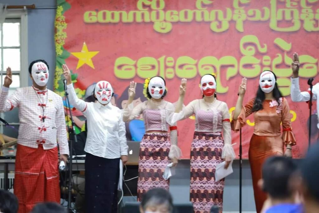 နယူးယောက်ခ်မြို့မှ ထောက်ပို့တော်လှန် သင်္ကြန်ရန်ပုံငွေ ဈေးရောင်းပွဲတော် မြင်ကွင်း