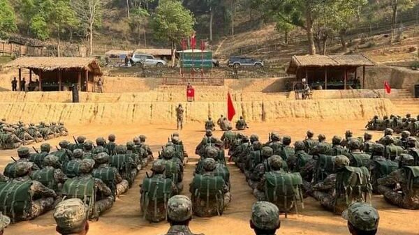 (စစ်ကောင်စီအား ခုခံတိုက်ခိုက်နေသည့် မန္တလေးပြည်သူ့ကာကွယ်ရေးတပ်မတော်(MDY- PDF)မှ ရဲဘော်များအား တွေ့ရစဉ်။ ဓာတ်ပုံ - MDY- PDF)