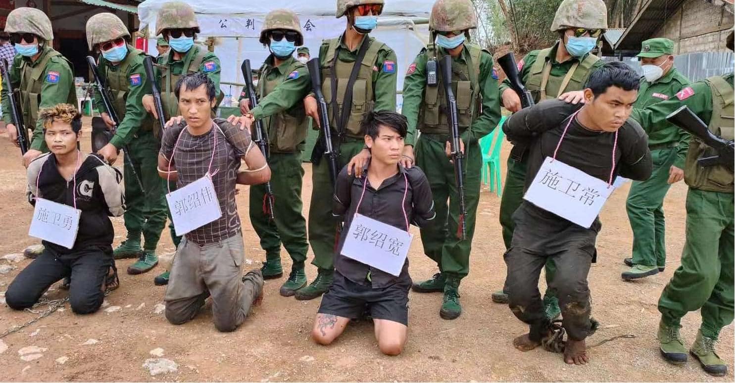 (တရားခံလေးဦးအား သေဒဏ်စီရင်ချမှတ်ရန် စီစဉ်နေစဉ်။ ဓာတ်ပုံ - ကိုးကန့်)