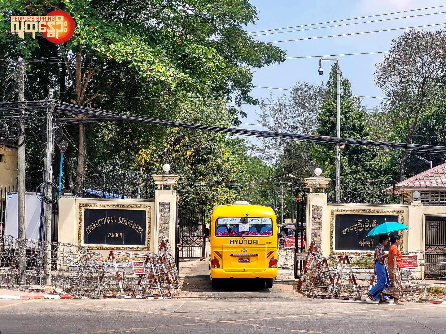 လွတ်ငြိမ်းသတင်းကြောင့် မိသားစုဝင်တွေ အကျဥ်းထောင်တွေမှာသွားစောင့်