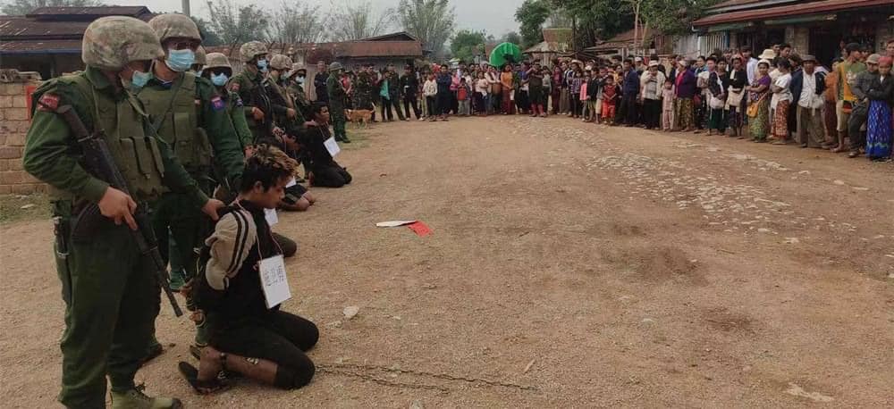 (တရားခံလေးဦးအား သေဒဏ်စီရင်ချမှတ်ရန် စီစဉ်နေစဉ်။ ဓာတ်ပုံ - ကိုးကန့်)