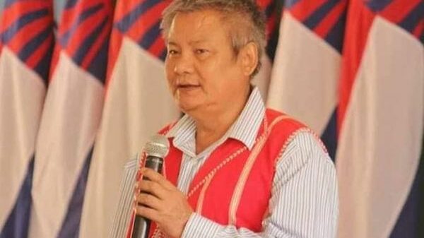 (KNU​၏ ကာကွယ်ရေးတာဝန်ခံ ပဒိုစောဆဲဂေအား တွေ့ရစဉ်။ ဓာတ်ပုံ - ကရင်အမျိုးသားမီဒီယာ)