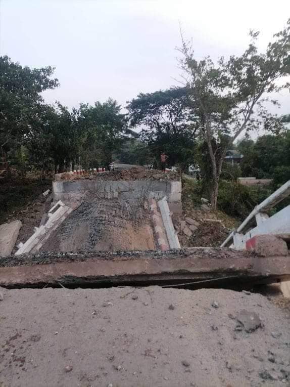 (မိုင်းခွဲဖောက်ခွဲပြီးနောက် ရေကြည်ချောင်းတံတားကိုတွေ့ရမှု ။ဓါတ်ပုံ-ညောင်လေးပင် PDF)