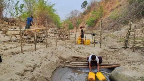 ​(ခင်ဦးမြို့နယ်အတွင်း ရေခမ်းခြောက်နေသောအိုင်များအား တွေ့ရစဥ်။ ဓာတ်ပုံ-ခင်ဦးမြို့နယ် သတင်းမှန်ပြန်ကြားရေးအဖွဲ့)