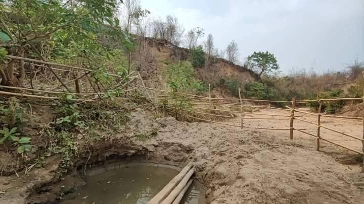 (ခင်ဦးမြို့နယ်အတွင်း ရေခမ်းခြောက်နေသောအိုင်များအား တွေ့ရစဥ်။ ဓာတ်ပုံ-ခင်ဦးမြို့နယ် သတင်းမှန်ပြန်ကြားရေးအဖွဲ့)