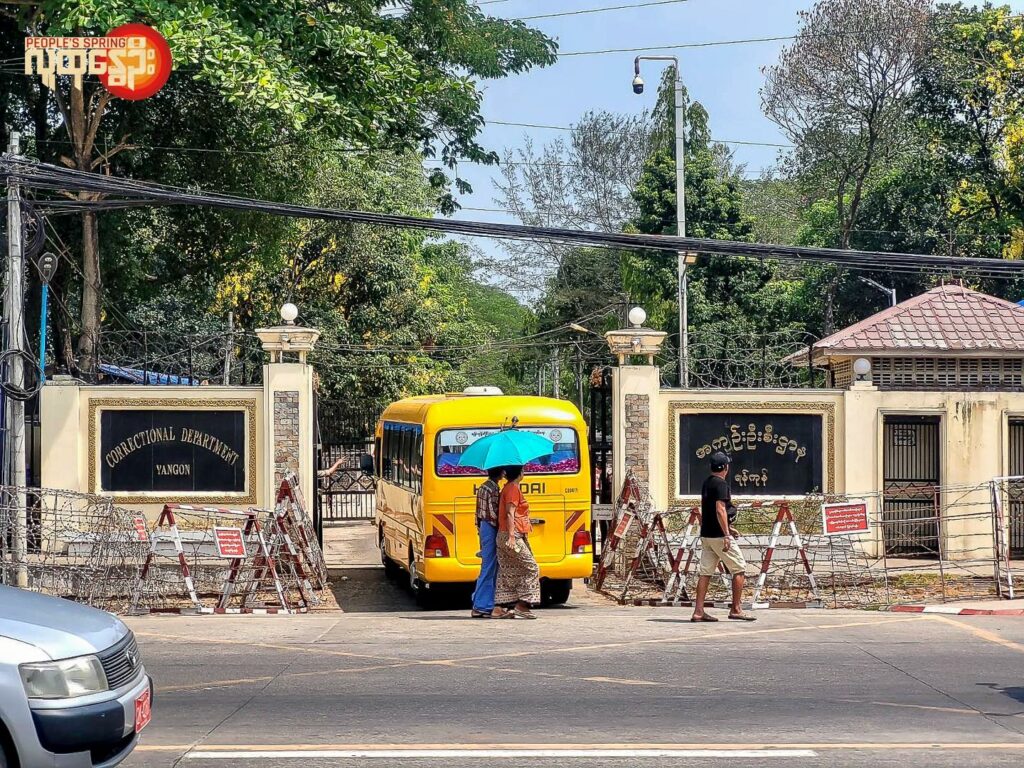 လွတ်ငြိမ်းသတင်းကြောင့် မိသားစုဝင်တွေ အကျဥ်းထောင်တွေမှာသွားစောင့်