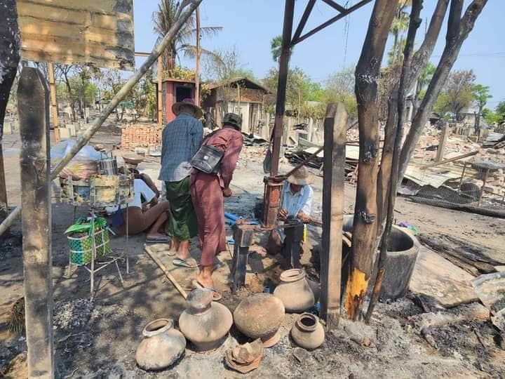 (ခင်ဦးမြို့နယ်အတွင်း ရေခမ်းခြောက်နေသောအိုင်များအား တွေ့ရစဥ်။ ဓာတ်ပုံ-ခင်ဦးမြို့နယ် သတင်းမှန်ပြန်ကြားရေးအဖွဲ့)