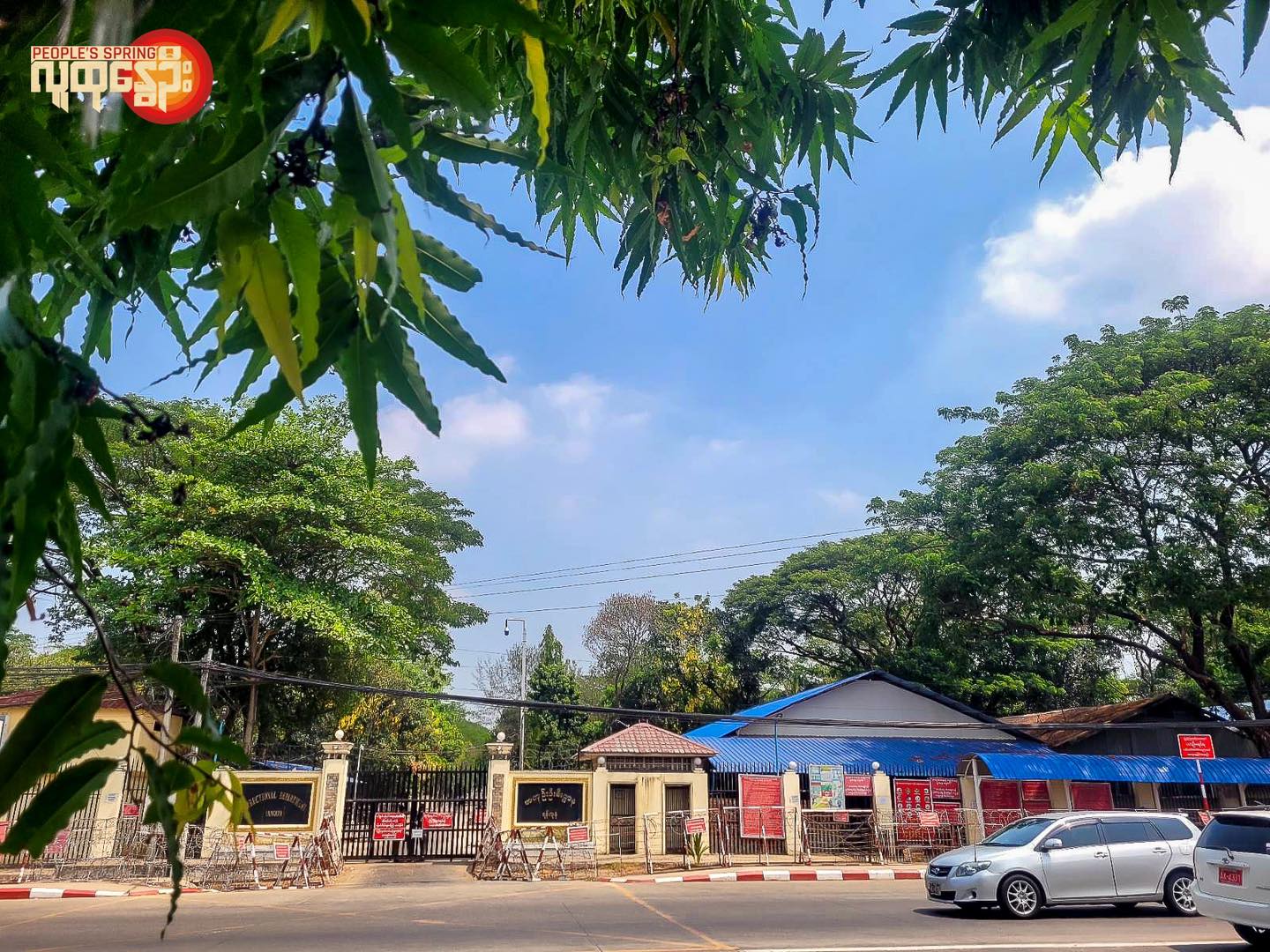 လွတ်ငြိမ်းသတင်းကြောင့် မိသားစုဝင်တွေ အကျဥ်းထောင်တွေမှာသွားစောင့်
