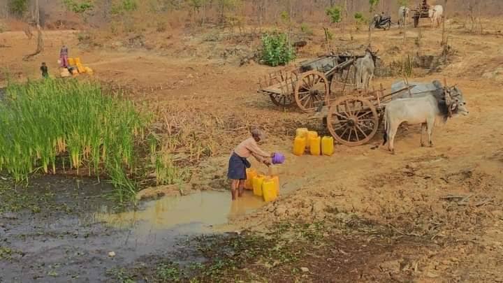 (ခင်ဦးမြို့နယ်အတွင်း ရေခမ်းခြောက်နေသောအိုင်များအား တွေ့ရစဥ်။ ဓာတ်ပုံ-ခင်ဦးမြို့နယ် သတင်းမှန်ပြန်ကြားရေးအဖွဲ့)