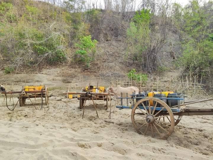 (ခင်ဦးမြို့နယ်အတွင်း ရေခမ်းခြောက်နေသောအိုင်များအား တွေ့ရစဥ်။ ဓာတ်ပုံ-ခင်ဦးမြို့နယ် သတင်းမှန်ပြန်ကြားရေးအဖွဲ့)