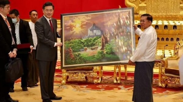 (တရုတ်နိုင်ငံခြား​ရေးဝန်ကြီးနှင့် အာဏာသိမ်းစစ်​ခေါင်း​ဆောင် ။ဓါတ်ပုံ-စစ်​ကောင်စီ)