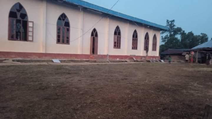 (ယနေ့ နံနက်ပိုင်းက စစ်ကောင်စီ၏ ဗုံးကြဲတိုက်ခိုက်မှုကြောင့် ပျက်စီးခဲ့ရသည့် အဆောက်အဦးများ။ ဓာတ်ပုံ - CJ)