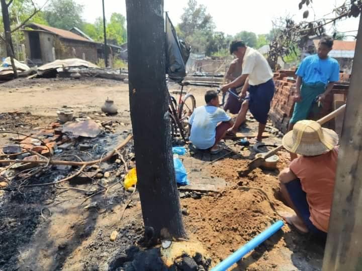 (ခင်ဦးမြို့နယ်အတွင်း ရေခမ်းခြောက်နေသောအိုင်များအား တွေ့ရစဥ်။ ဓာတ်ပုံ-ခင်ဦးမြို့နယ် သတင်းမှန်ပြန်ကြားရေးအဖွဲ့)