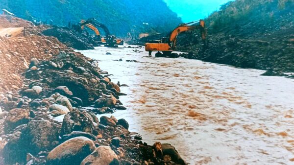 (ဖားကန့်မြို့ ဥရုချောင်းတစ်နေရာအား တွေ့ရစဉ်။ ဓာတ်ပုံ - CJ)