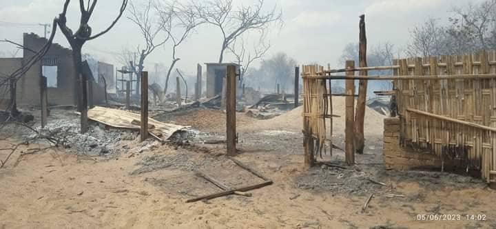 (လက်ထုတ္တောရွာအား စစ်ကောင်စီတပ် မီးရှို့ဖျက်ဆီးသွားပြီးနောက် တွေ့ရစဥ်။ ဓာတ်ပုံ-မြင်းမူမြို့နယ်သတင်းမှန်ပြန်ကြားရေး)