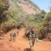(ကချင်လွတ်လပ်ရေးတပ်မတော်(KIA)မှ ရဲဘော်များအား တွေ့ရစဉ်။ ဓာတ်ပုံ - The Kachin Net)
